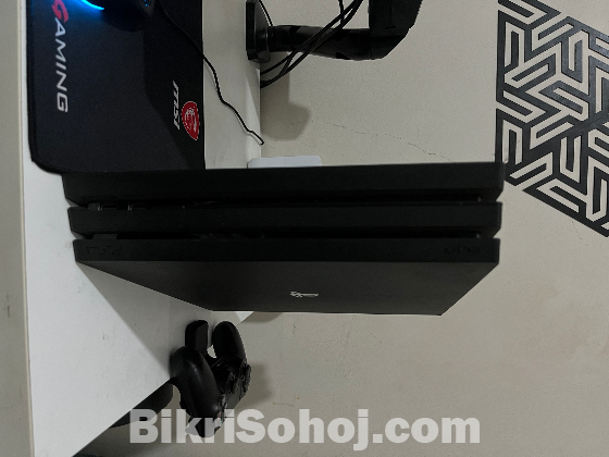 PlayStation 4 Pro (PS4 pro) USED